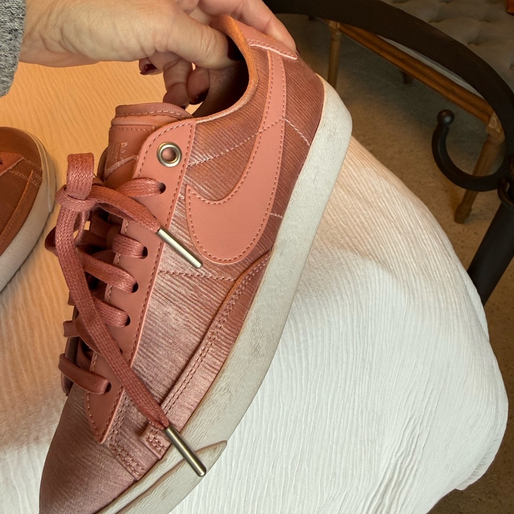 Nike Women's Pink Sneakers